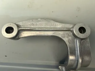 Original Mercedes-Benz HALTER A2822034800 - Bild 3