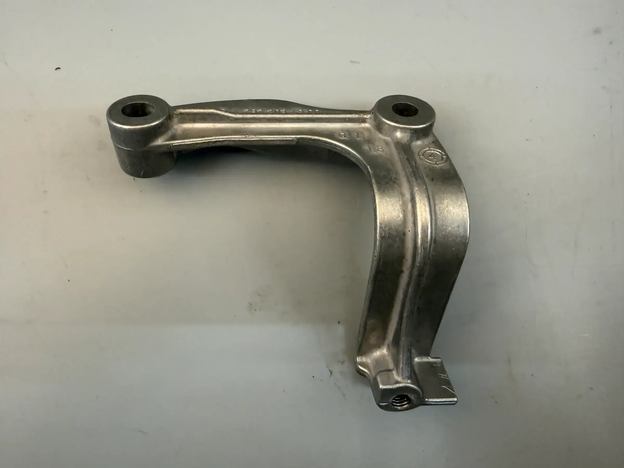 Original Mercedes-Benz HALTER A2822034800 - Bild 1