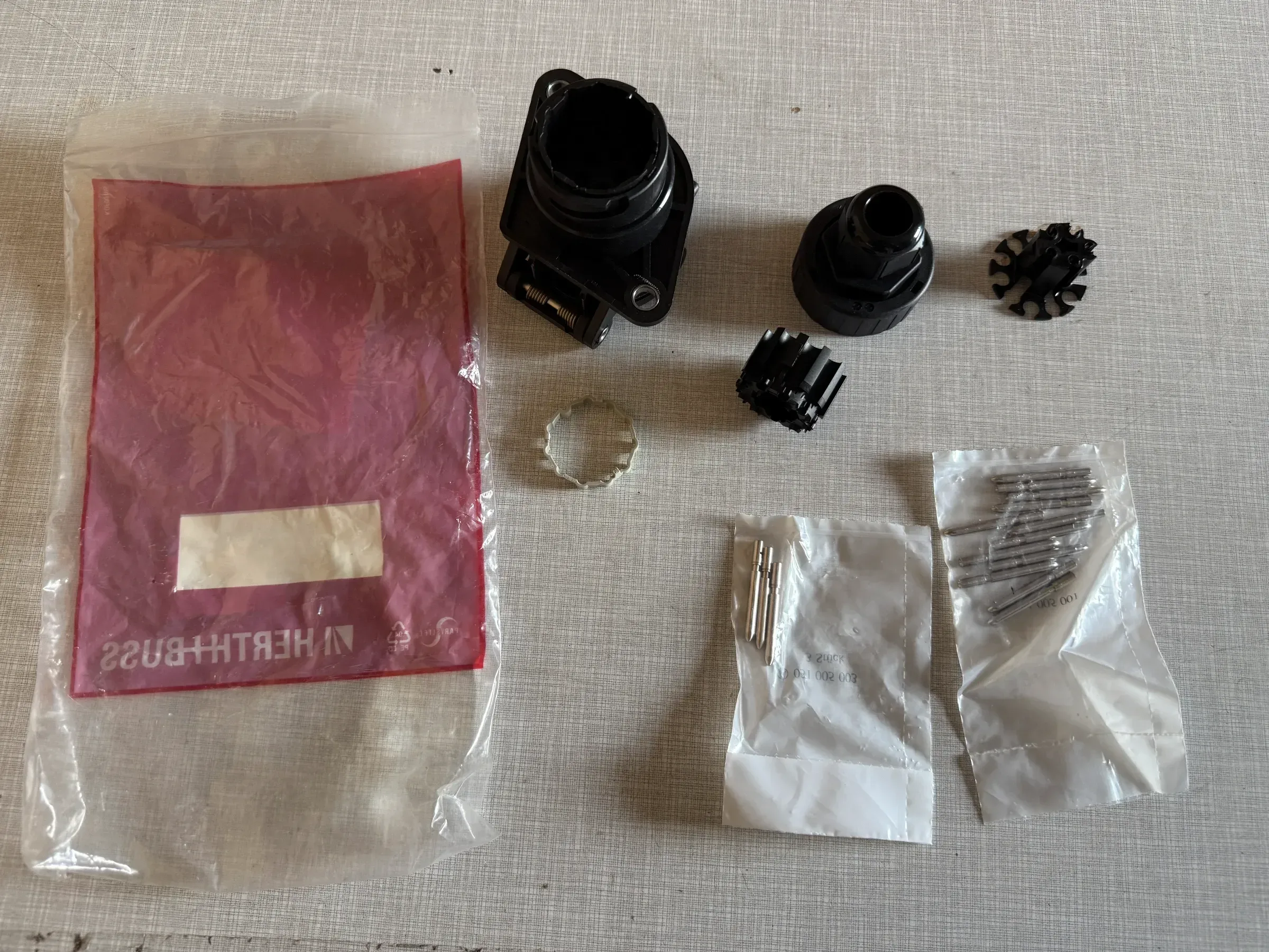 Original Herth+Buss Fahrzeugteile GmbH & Co. KG Anhängersteckdose 51305637 NEU - Bild 1