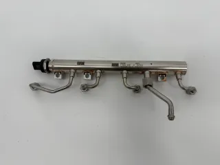 Original BMW Einspritzrohr (Zyl. 5-8) 7852403 13537852403 NEU - Bild 1