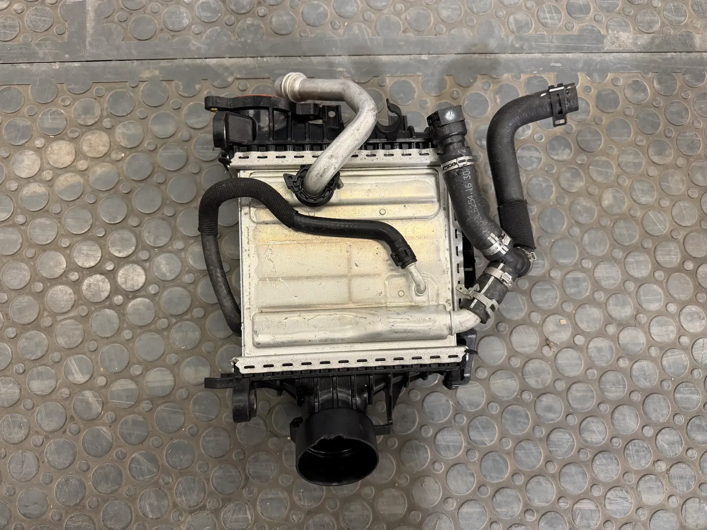 ORIGINAL Mercedes-Benz Ladeluftkühler A6540904701 NEU - Bild 1