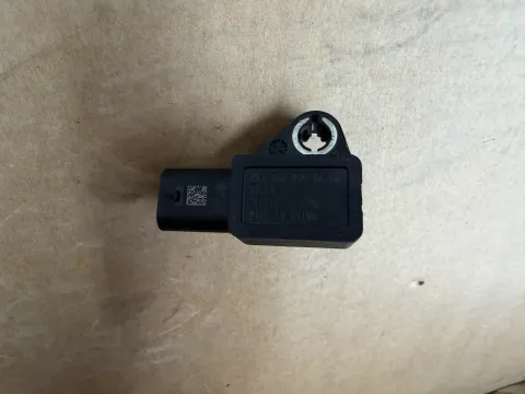 Background image for Original Mercedes-Benz DRUCKSENSOR A0009053618