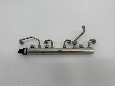 Background image for Original BMW Einspritzrohr (Zyl. 1-4) 7852402 13537852402 NEU