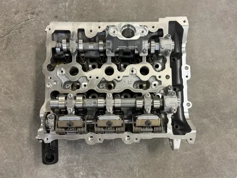 Background image for Original BMW Zylinderkopf  7829177 M070H179 NEU