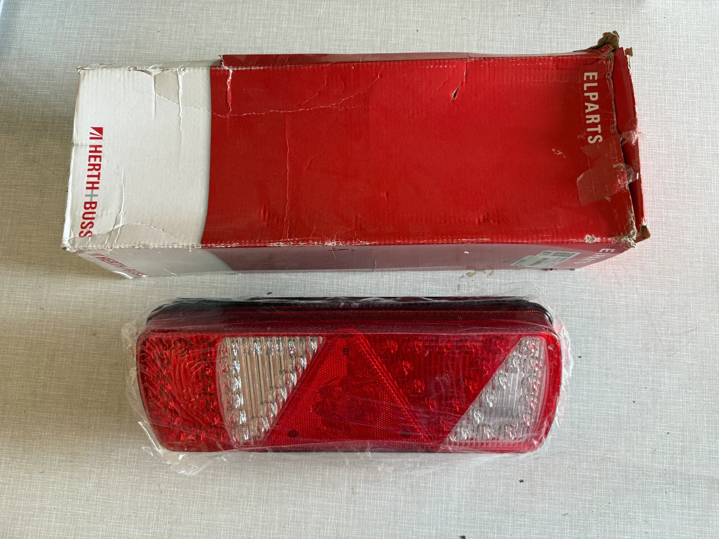 Original Herth+Buss Fahrzeugteile GmbH & Co. KG Heckleuchte rechts 83830175 NEU - Bild 1