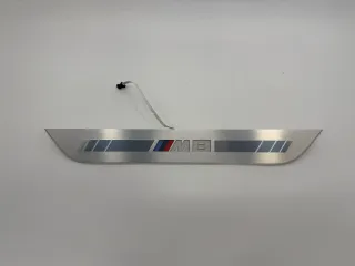 Original BMW M8 F93 Blende Einstieg beleuchtet vorn rechts 8074844 51478074844 - Bild 1