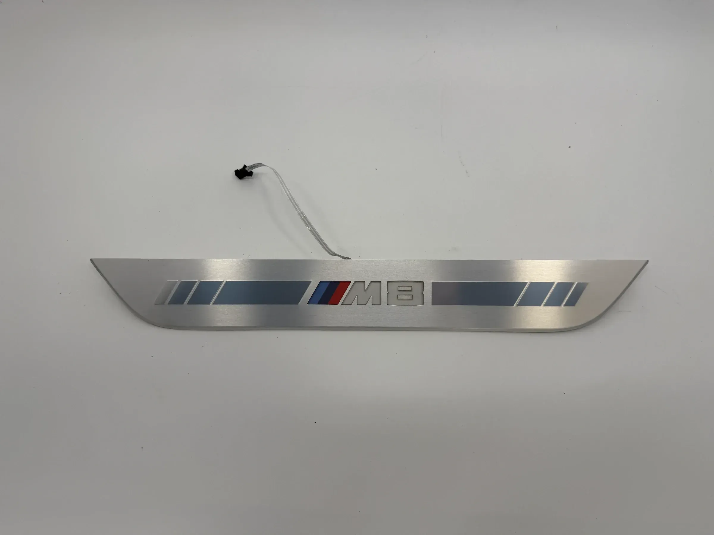 Original BMW M8 F93 Blende Einstieg beleuchtet vorn rechts 8074844 51478074844 - Bild 1